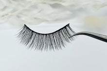 Load image into Gallery viewer, Love #06