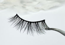 Load image into Gallery viewer, Love #08