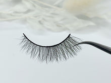 Load image into Gallery viewer, Love #05